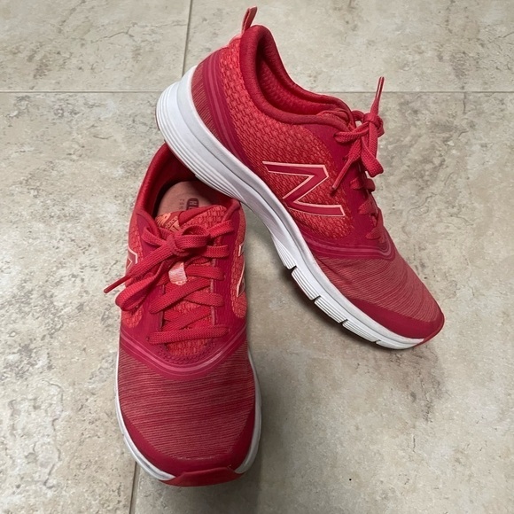 New Balance Women's 711 Mesh Cross-Training Shoe. Size 6 - Picture 7 of 10